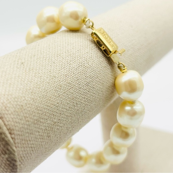 Monet Vintage Pearl Bracelet - Picture 1 of 3
